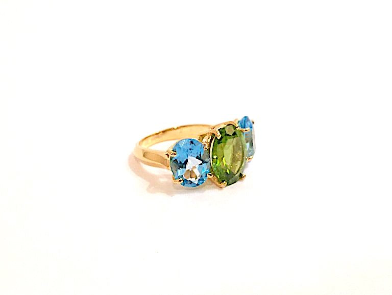 Medium 18 Karat Yellow Gold GUM DROP™ Ring with Peridot and Blue Topaz - Without Diamonds