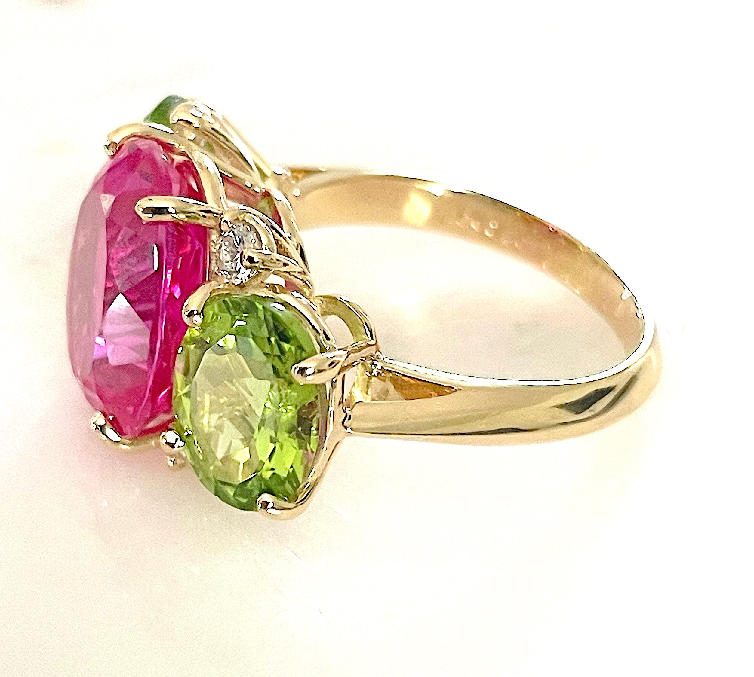 Medium 18 Karat Yellow Gold GUM DROP™ Ring with Peridot and Blue Topaz - Without Diamonds