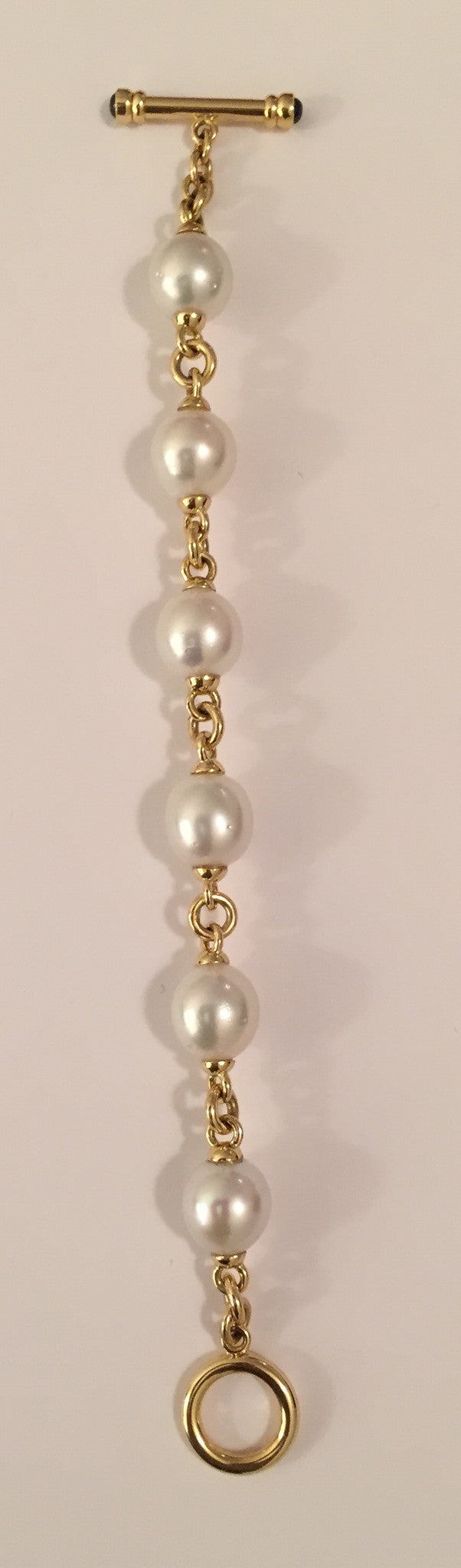 18kt Yellow Gold and Pearl Bracelet with Sapphire Toggle