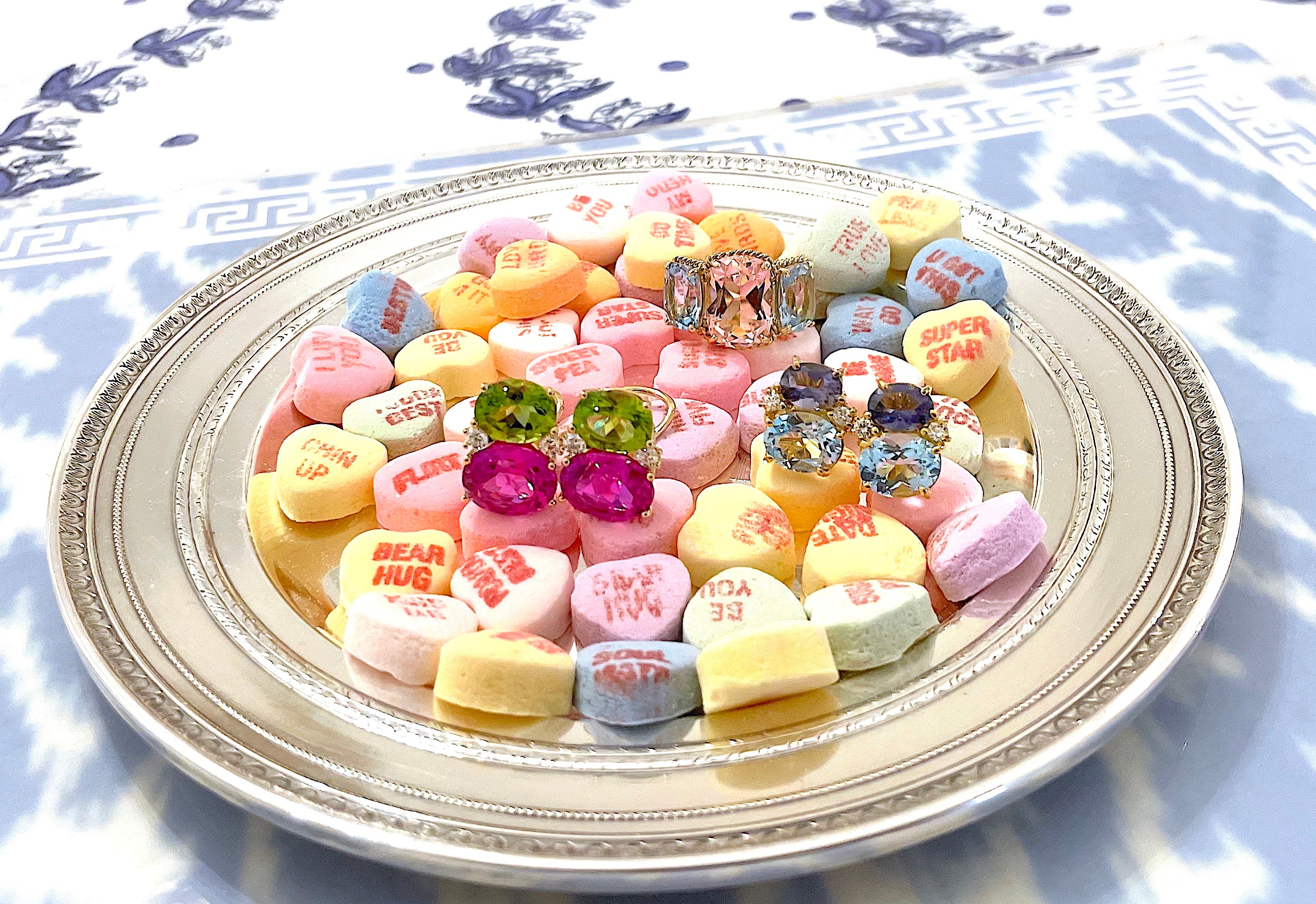 18kt Yellow Gold Three Stone Ring with Pink Topaz and Blue Topaz and Rope Twist Border