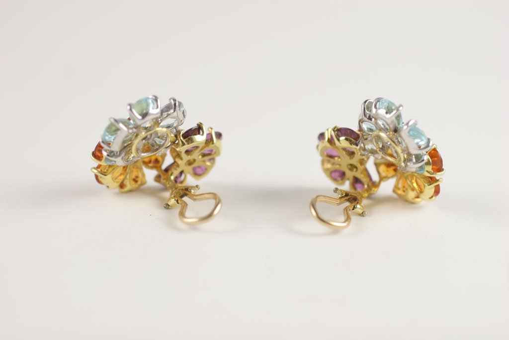 18kt White gold Three Flower Cluster Earring