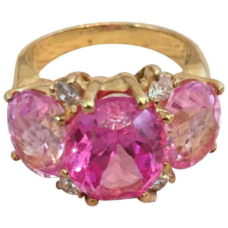 18kt Yellow Gold Medium GUM DROP™ three stone Ring with Blue Topaz Diamonds