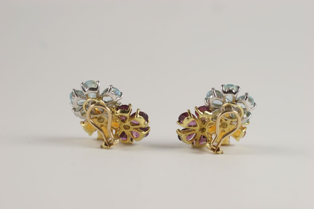 18kt White gold Three Flower Cluster Earring